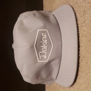 Dakine hat